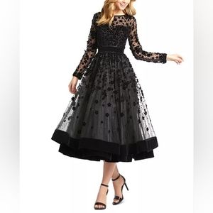 MAC DUGGAL  Floral-Applique Flare Gown